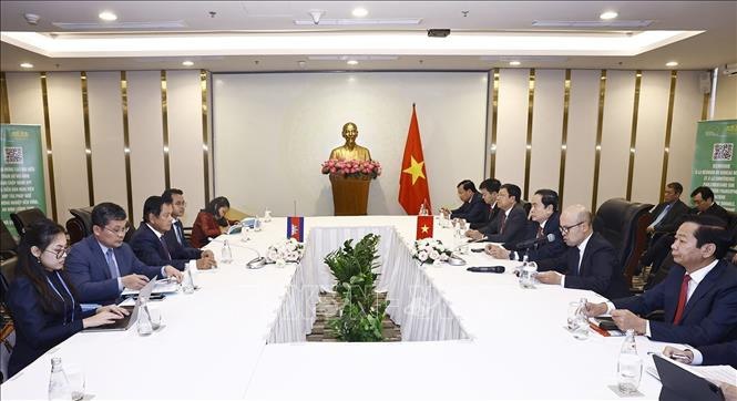 Chủ tịch Quốc hội Trần Thanh Mẫn tiếp Phó Chủ tịch thứ nhất Thượng viện Campuchia Ouch Borithp. (Ảnh: Doãn Tấn/TTXVN)