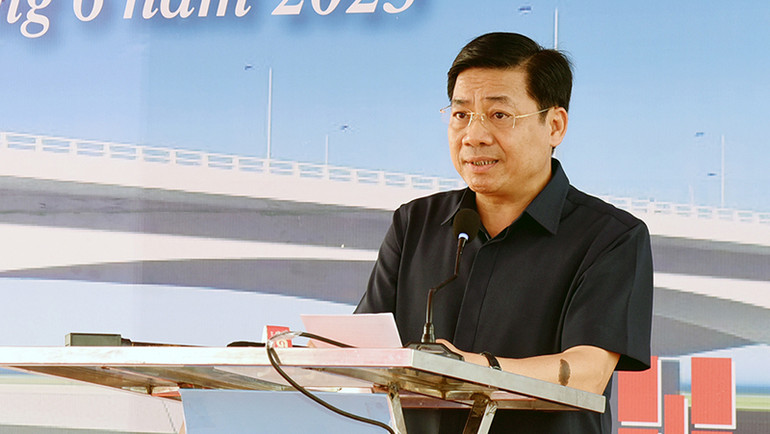 Bí thư Tỉnh ủy Bắc Giang Dương Văn Thái phát biểu. Bí thư Tỉnh ủy Bắc Giang Dương Văn Thái phát biểu.