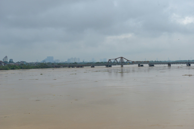 Lũ sông Thao vượt mức lịch sử, nước sông Hồng dâng cao ảnh hưởng một số vùng ở Hà Nội ảnh 38