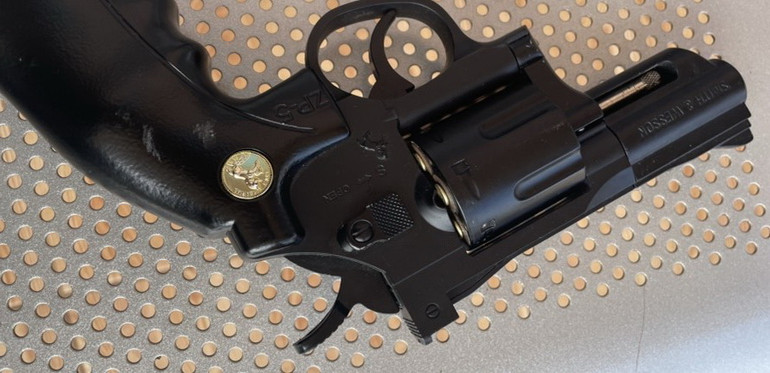 Thu giữ khẩu súng nhãn hiệu ZP-5.