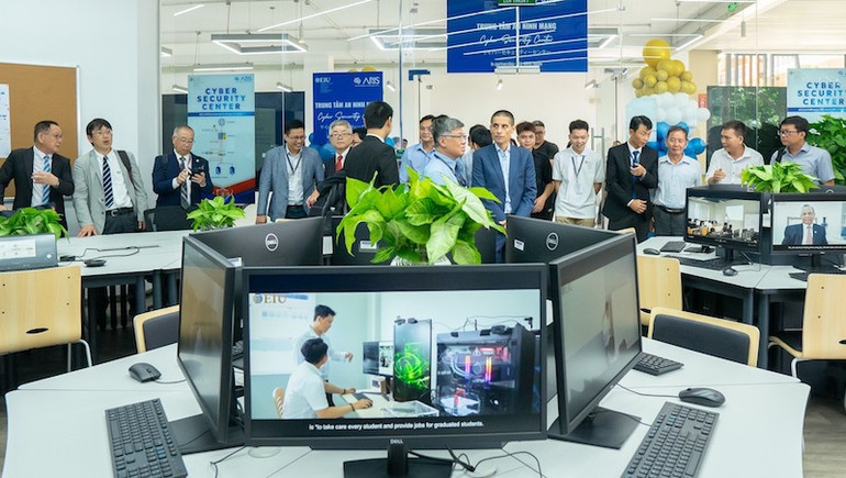Trung tâm An ninh mạng do Trường đại học Quốc tế Miền Đông hợp tác với Công ty ARIS Japan thành lập. Trung tâm An ninh mạng do Trường đại học Quốc tế Miền Đông hợp tác với Công ty ARIS Japan thành lập.