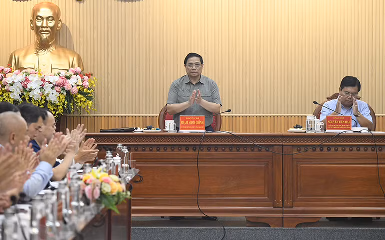 Thủ tướng Phạm Minh Chính chủ trì cuộc làm việc với Ban Thường vụ Tỉnh ủy Cà Mau. Thủ tướng Phạm Minh Chính chủ trì cuộc làm việc với Ban Thường vụ Tỉnh ủy Cà Mau.