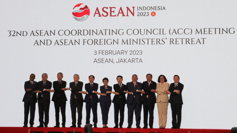 Các bộ trưởng bày tỏ ủng hộ và cam kết hợp tác chặt chẽ với Chủ tịch Indonesia hiện thực hóa các ưu tiên đề ra. Các bộ trưởng bày tỏ ủng hộ và cam kết hợp tác chặt chẽ với Chủ tịch Indonesia hiện thực hóa các ưu tiên đề ra.