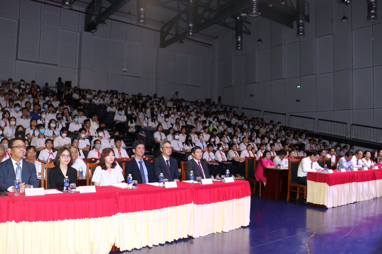 Toàn cảnh đại biểu tại buổi lễ.