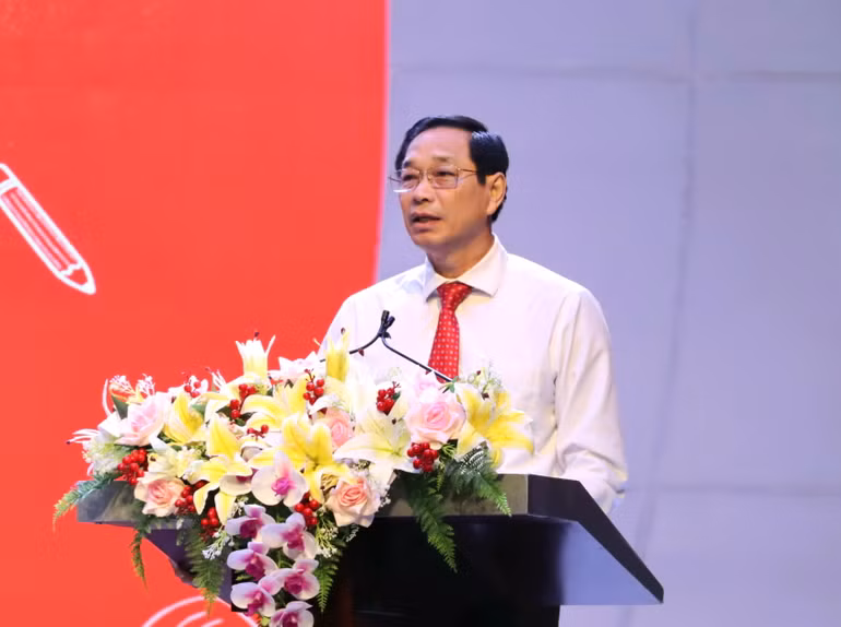 Ông Võ Văn Phi, Phó Chủ tịch Ủy ban nhân dân tỉnh Đồng Nai phát biểu tại buổi lễ. Ông Võ Văn Phi, Phó Chủ tịch Ủy ban nhân dân tỉnh Đồng Nai phát biểu tại buổi lễ.