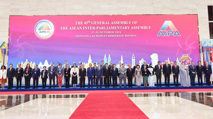 Chủ tịch Quốc hội Trần Thanh Mẫn với Chủ tịch Quốc hội Lào, Chủ tịch AIPA Saysomphone Phomvihane và các Trưởng đoàn Quốc hội/Nghị viện thành viên AIPA, Quan sát viên AIPA, các đối tác của AIPA và khách mời của nước chủ nhà Lào. Ảnh: TTXVN Chủ tịch Quốc hội Trần Thanh Mẫn với Chủ tịch Quốc hội Lào, Chủ tịch AIPA Saysomphone Phomvihane và các Trưởng đoàn Quốc hội/Nghị viện thành viên AIPA, Quan sát viên AIPA, các đối tác của AIPA và khách mời của nước chủ nhà Lào. Ảnh: TTXVN