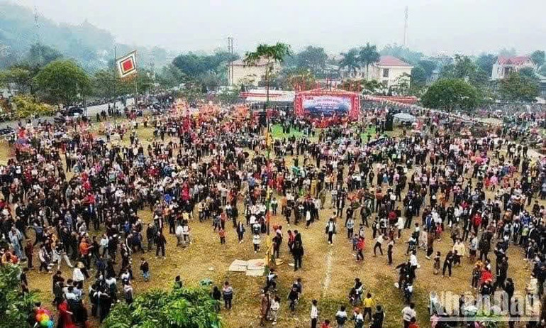 Róong Pọoc -Hội xuống đồng của người Giáy.