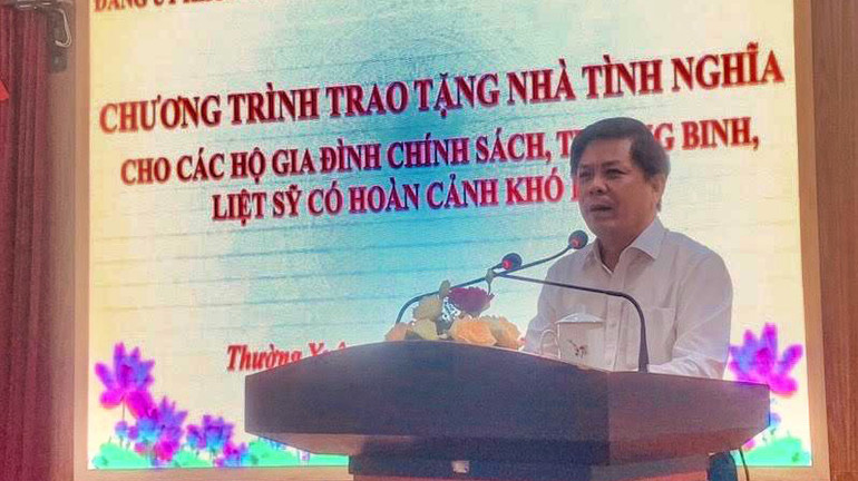 Đồng chí Bí thư Đảng uỷ Khối Nguyễn Văn Thể phát biểu tại buổi lễ.