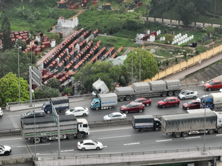 Hệ thống thiết bị flycam theo dõi trên các tuyến đường, cửa ngõ ra vào thành phố, hỗ trợ cảnh sát giao thông chống ùn tắc và tai nạn.