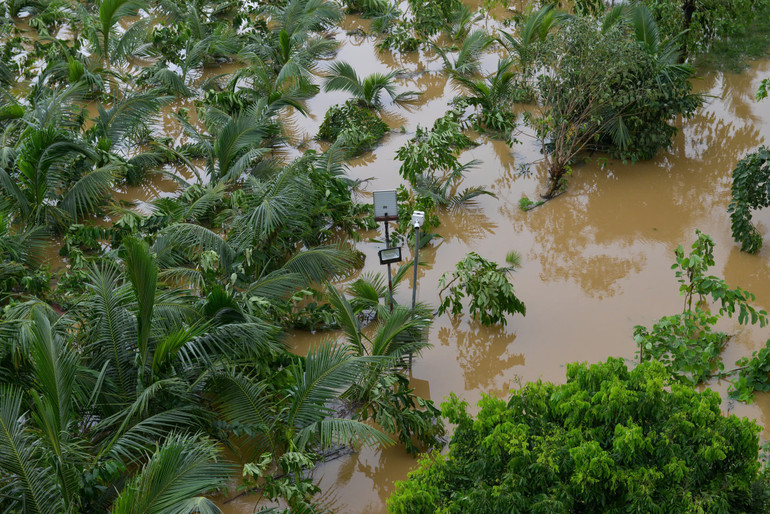Lũ sông Thao vượt mức lịch sử, nước sông Hồng dâng cao ảnh hưởng một số vùng ở Hà Nội ảnh 40