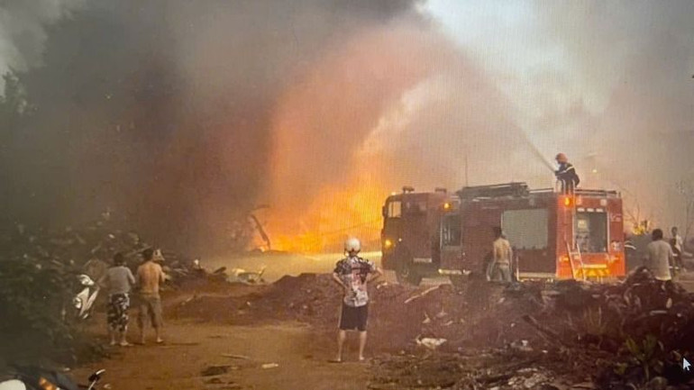 Lực lượng Cảnh sát Phòng cháy, chữa cháy và Cứu nạn, cứu hộ, Công an tỉnh Đắk Lắk, nỗ lực dập tắt đám cháy.