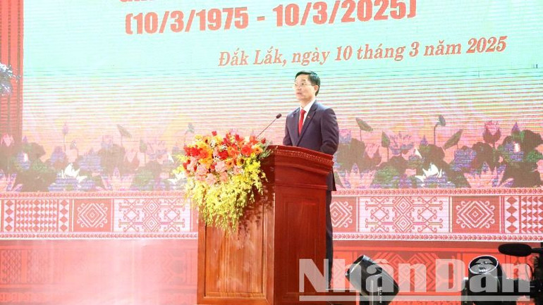 Bí thư Tỉnh ủy Đắk Lắk Nguyễn Đình Trung đọc diễn văn ôn lại truyền thống 50 năm Chiến thắng Buôn Ma Thuột, giải phóng tỉnh Đắk Lắk.