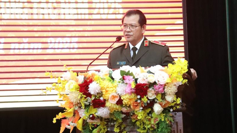 Thiếu tướng Lê Vinh Quy, Giám đốc Công an tỉnh Đắk Lắk, phát biểu chỉ đạo tại hội nghị.