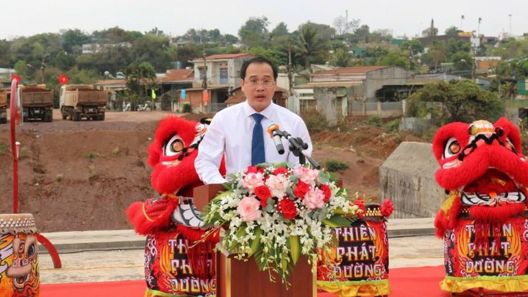 Phó Chủ tịch Ủy ban nhân dân thành phố Buôn Ma Thuột Trần Đức Nhật phát biểu tại buổi lễ.