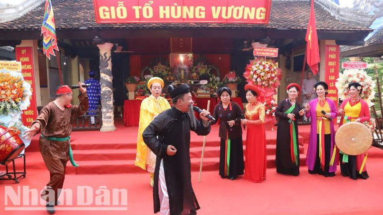 Và chương trình biểu diễn hát chèo, quan họ...