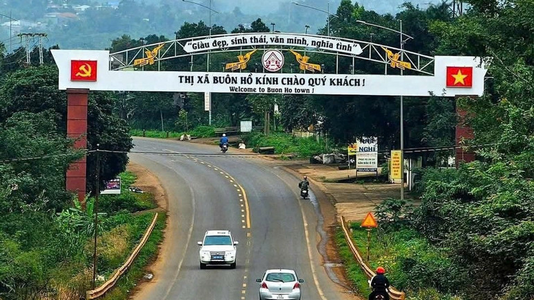 Buôn Hồ đang hướng tới là thị xã giàu đẹp, sinh thái, văn minh, nghĩa tình. Buôn Hồ đang hướng tới là thị xã giàu đẹp, sinh thái, văn minh, nghĩa tình.