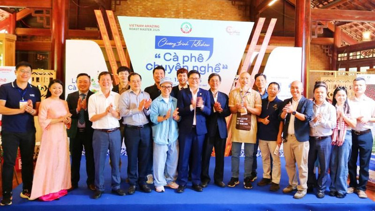 Các diễn giả tham gia Talkshow cà-phê và chuyện nghề năm 2025 về câu chuyện cà-phê đặc sản Việt Nam.