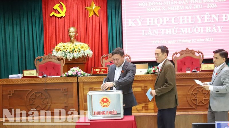 Các đại biểu bầu bổ sung Ủy viên Ủy ban nhân dân tỉnh Đắk Lắk khoá X, nhiệm kỳ 2021-2026.