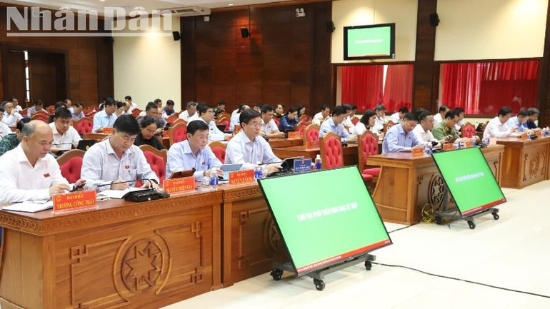 Các đại biểu dự kỳ họp. Các đại biểu dự kỳ họp.