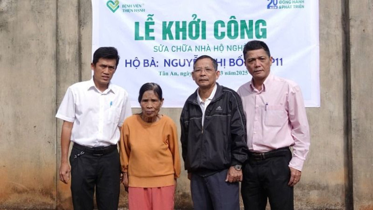 Bệnh viện đa khoa Thiện Hạnh ủng hộ sửa chữa nhà cho hộ nghèo phường Tân An, thành phố Buôn Ma Thuột.