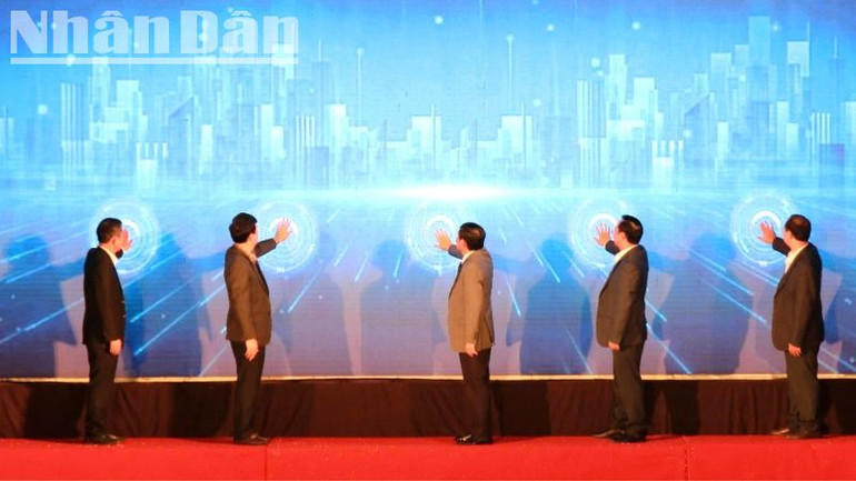 Các đại biểu ấn nút chính thức phát động Cuộc thi trực tuyến tìm hiểu “50 năm Chiến thắng Buôn Ma Thuột, giải phóng tỉnh Đắk Lắk. Các đại biểu ấn nút chính thức phát động Cuộc thi trực tuyến tìm hiểu “50 năm Chiến thắng Buôn Ma Thuột, giải phóng tỉnh Đắk Lắk.