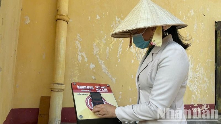 Đây là hoạt động nằm khuôn khổ Dự án “Yêu lắm Việt Nam” do Báo Nhân Dân phối hợp các đối tác công nghệ triển khai thực hiện nhằm hướng tới kỷ niệm 50 năm Ngày Giải phóng miền Nam, thống nhất đất nước. Đây là hoạt động nằm khuôn khổ Dự án “Yêu lắm Việt Nam” do Báo Nhân Dân phối hợp các đối tác công nghệ triển khai thực hiện nhằm hướng tới kỷ niệm 50 năm Ngày Giải phóng miền Nam, thống nhất đất nước.