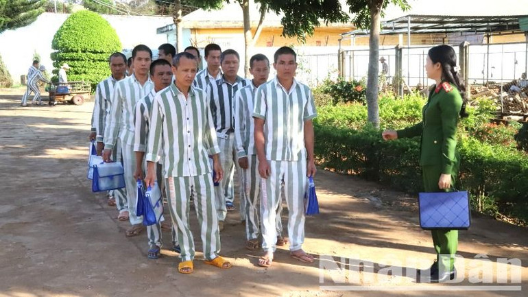 Công tác quản lý, giáo dục, cải tạo phạm nhân ở Trại giam Đắk Trung không ngừng được nâng cao, giúp các phạm nhân cải tạo tốt, sớm trở về hòa nhập với gia đình và xã hội.