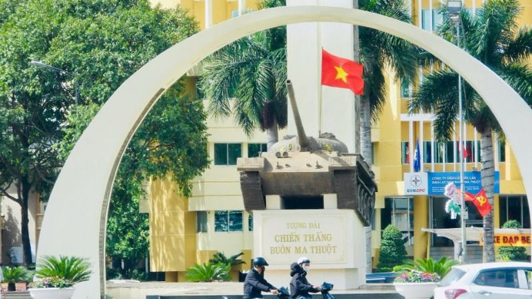 Tượng đài chiến thắng Buôn Ma Thuột.