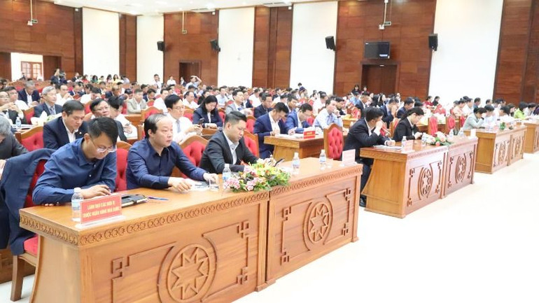 Các đại biểu dự hội nghị.