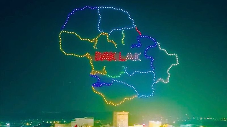 Drone xếp hình địa giới hành chính tỉnh Đắk Lắk. Drone xếp hình địa giới hành chính tỉnh Đắk Lắk.