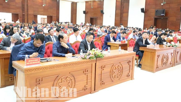 Các đại biểu dự hội nghị.