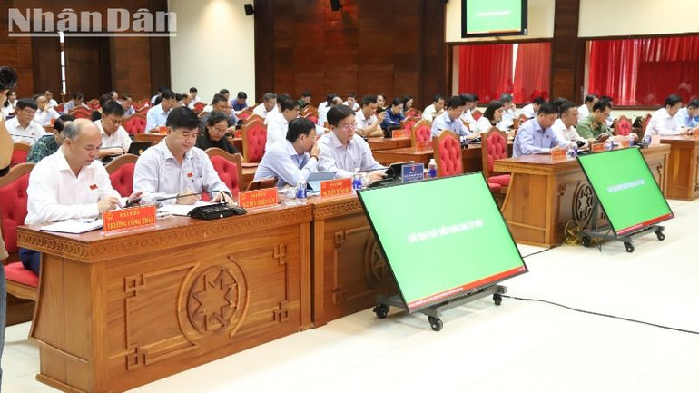 Các đại biểu tại kỳ họp. Các đại biểu tại kỳ họp.