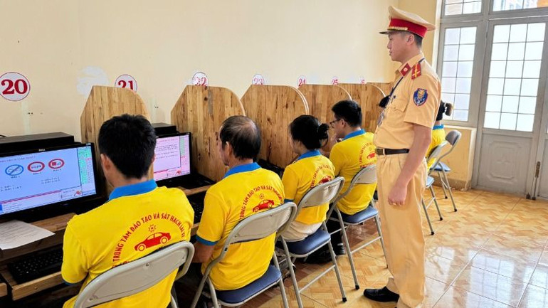 Phòng Cảnh sát giao thông yêu cầu Hội đồng sát hạch phải tổ chức kỳ thi đúng quy định pháp luật, bảo đảm công khai, minh bạch, khách quan, chính xác.