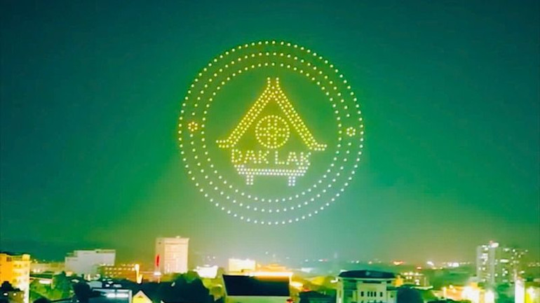 Drone xếp hình Logo tỉnh Đắk Lắk. Drone xếp hình Logo tỉnh Đắk Lắk.