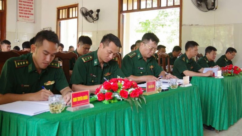 Các đại biểu về dự hội nghị.