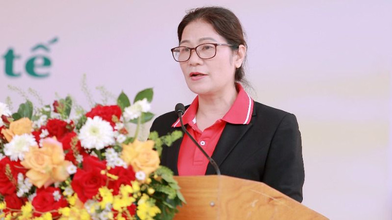 Chủ tịch Hội Chữ thập đỏ tỉnh Đắk Lắk Đặng Thị Hương phát biểu tại buổi lễ.