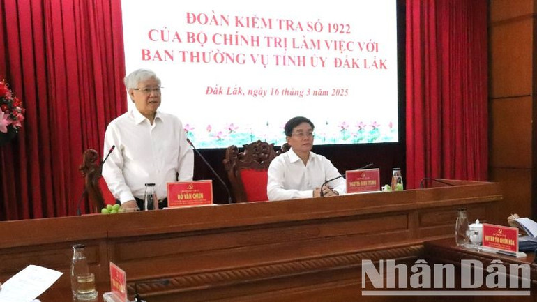 Đồng chí Đỗ Văn Chiến, Trưởng đoàn kiểm tra 1922 phát biểu kết luận buổi làm việc. Đồng chí Đỗ Văn Chiến, Trưởng đoàn kiểm tra 1922 phát biểu kết luận buổi làm việc.