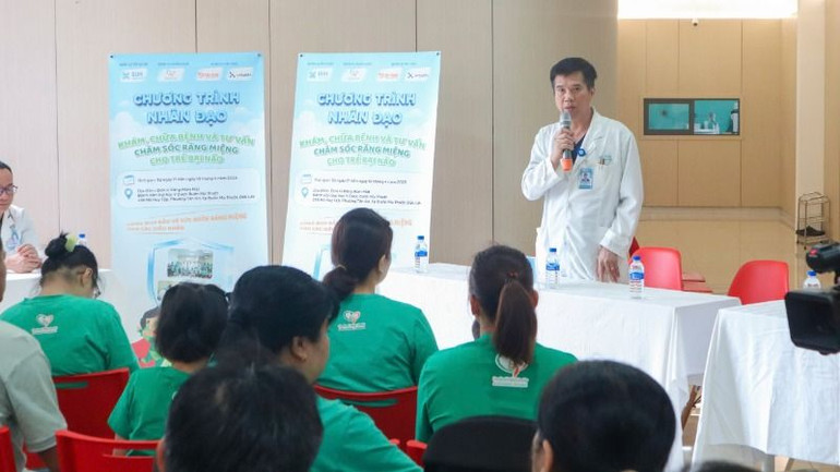 Bác sĩ chuyên khoa II Võ Minh Thành, Giám đốc Bệnh viện Đại học Y Dược Buôn Ma Thuột phát biểu tại chương trình.