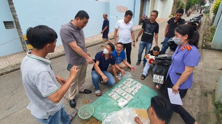 Công an thành phố Buôn Ma Thuột phát hiện, bắt giữ một vụ mua bán ma túy với số lượng lớn trên địa bàn.