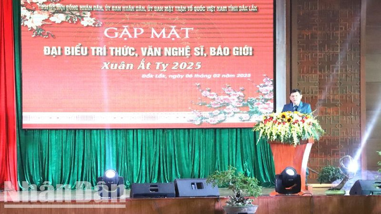 Phó Chủ tịch Thường trực Ủy ban nhân dân tỉnh Đắk Lắk Nguyễn Tuấn Hà phát biểu tại buổi gặp mặt.
