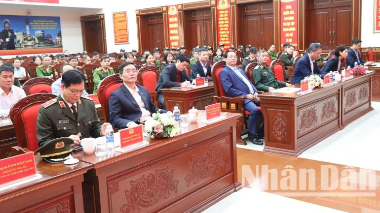 Phó Chủ tịch Quốc hội Trần Quang Phương tại buổi thăm, chúc Tết Công an tỉnh Đắk Lắk.