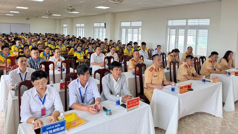 Các đại biểu dự khai mạc Kỳ sát hạch đầu tiên do Công an tỉnh Đắk Lắk tổ chức.