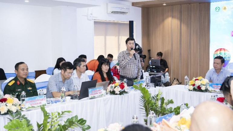 Giám đốc Sở Văn hóa, Thể thao và Du lịch tỉnh Đắk Lắk Trần Hồng Tiến phát biểu tại buổi họp báo.