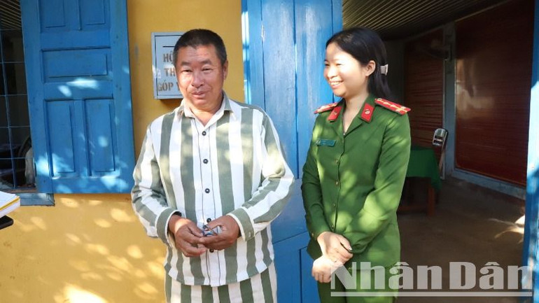 Giám thị, cán bộ, quản giáo Trại giam Đắk Trung luôn gần gũi, động viên, giáo dục giúp các phạm nhân yên tâm cải tạo tốt, sớm trở về hòa nhập với gia đình và xã hội.