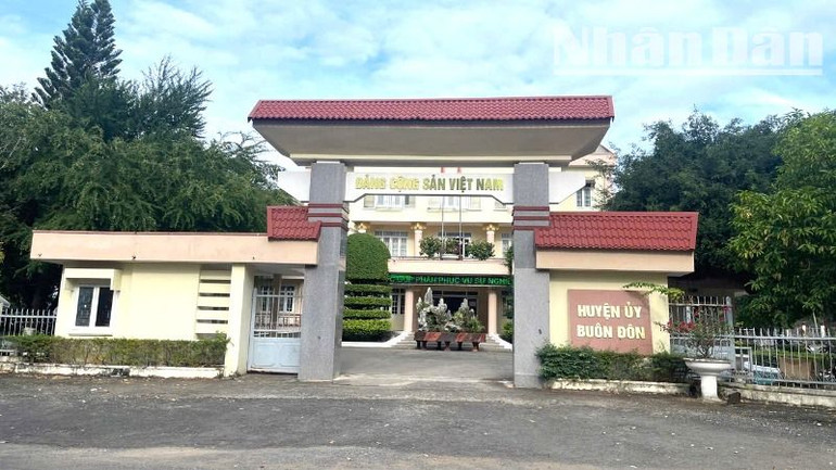 Huyện ủy Buôn Đôn, cơ quan có nhiều cán bộ lãnh đạo làm đơn xin nghỉ hưu trước tuổi.