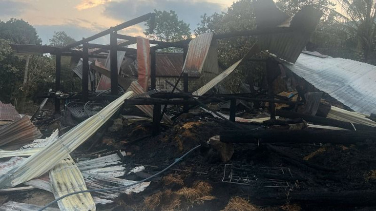 Vụ cháy gây thiệt hại lớn cho người dân.