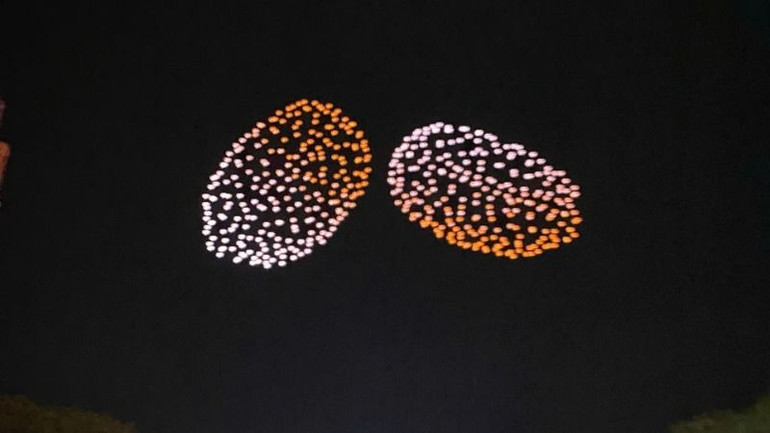 Drone xếp hình hạt cà-phê nhân. Drone xếp hình hạt cà-phê nhân.