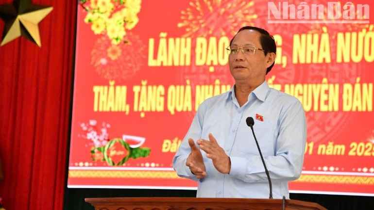 Phó Chủ tịch Quốc hội Trần Quang Phương phát biểu tại buổi thăm, chúc Tết tại Đoàn Kinh tế Quốc phòng 737 (Quân khu 5).