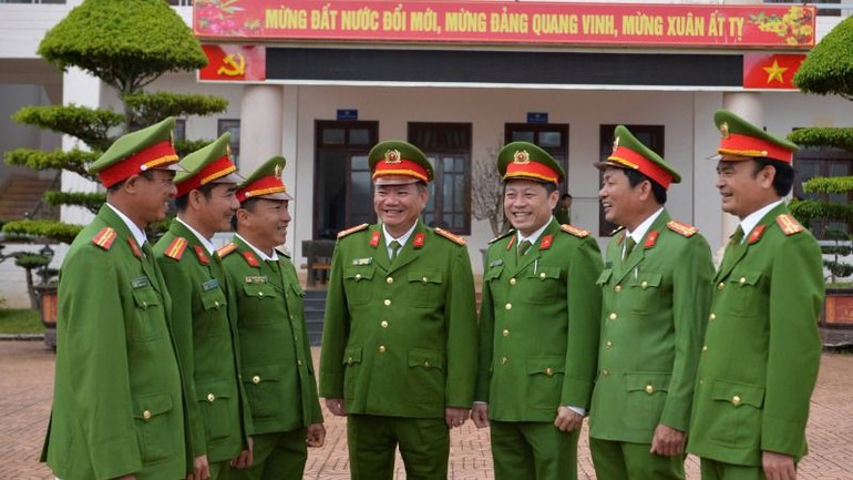 Ban Giám thị và cán bộ, lãnh đạo Trại giam Đắk Trung hiện nay.