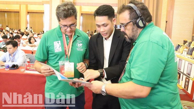 Các doanh nghiệp nước ngoài tìm hiểu cơ hội đầu tư vào chế biến cà-phê ở Đắk Lắk.